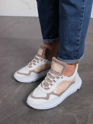 Бежевая женская обувь